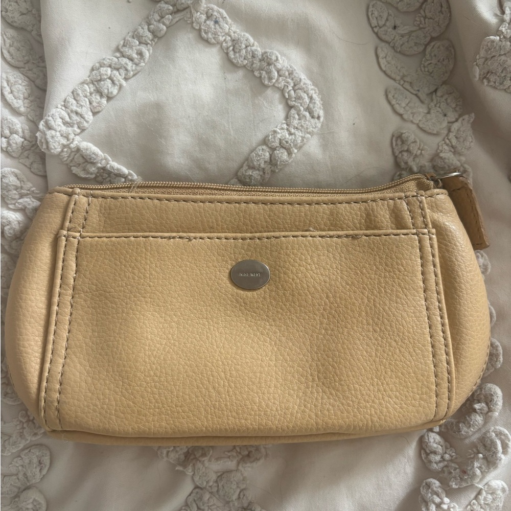 🏷️ BOGO FREE SALE Nine West Taupe Clutch Wallet — HOT DEAL